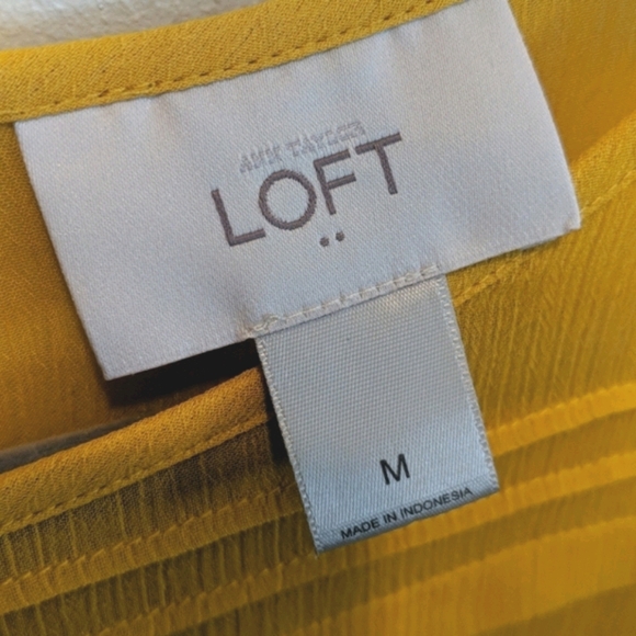 LOFT Pintuck Chiffon Blouse Women’s Medium - Picture 4 of 5